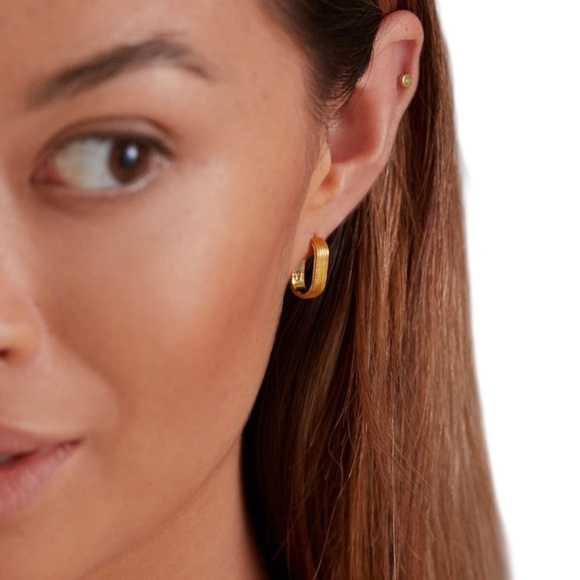 MONICA VINADER EUC Groove huggie earings 18 karat Gold plated - Picture 9 of 12